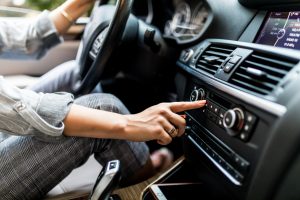 Rádio continua líder absoluto no carro e fora dele, aponta pesquisa